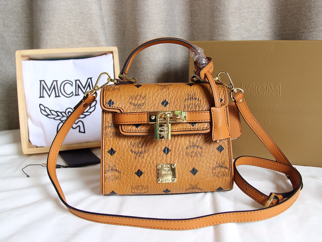MCM WORLDWIDE handbag yellow MCM WORLDWIDE handbag yellow