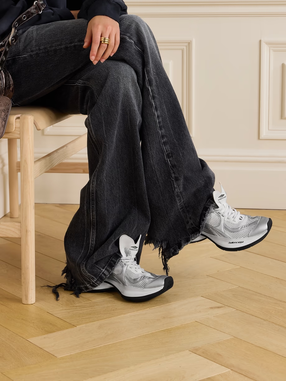 Circuit mesh and rubber sneakers Circuit mesh and rubber sneakers